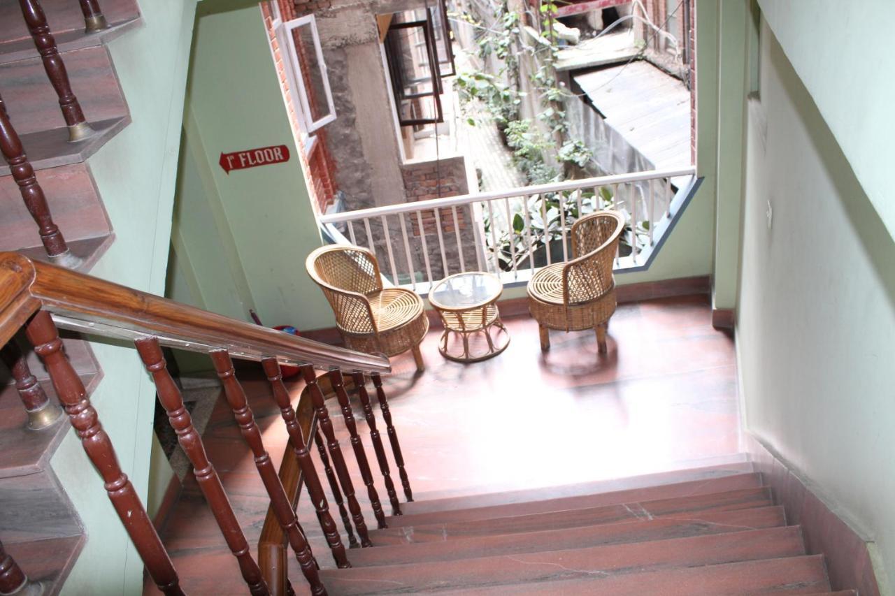 Mount Annapurna Guest House Катманду Экстерьер фото